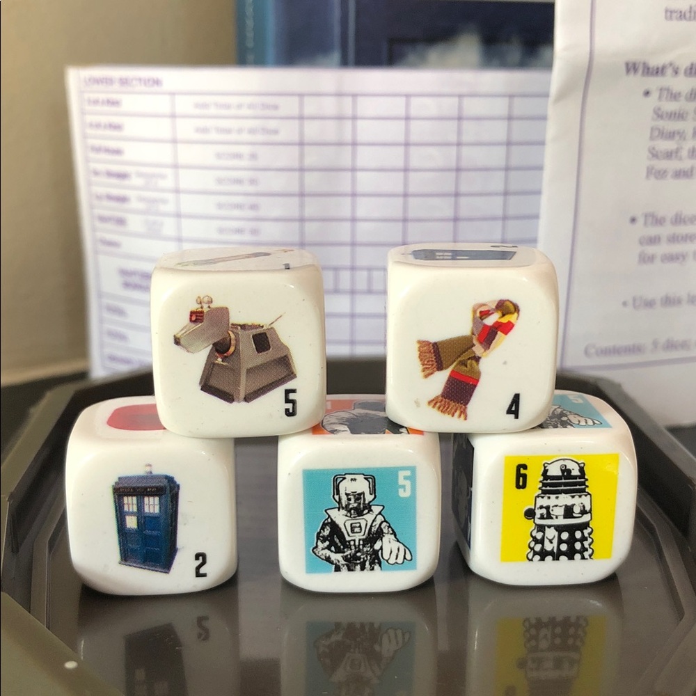 DOCTOR WHO Collector's Edition Dalek Yahtzee Game & Whoology: Dr. Who Miscellany - Picture 10 of 17